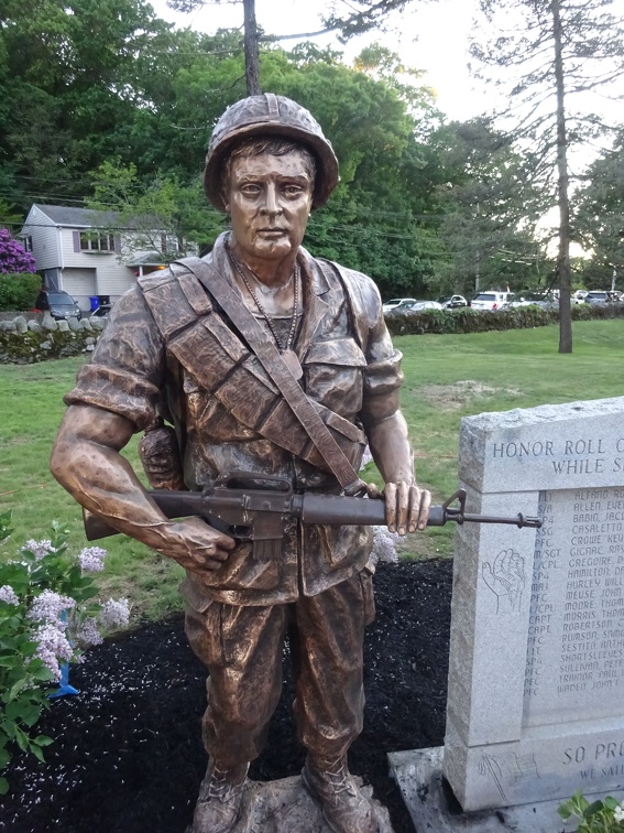 Vietnam War Memorial statue
