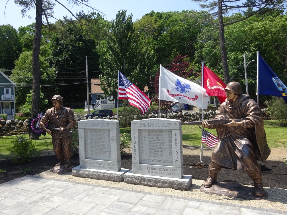 Vietnam War and Korean War statues