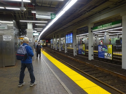 Green Line train pulling into Park St